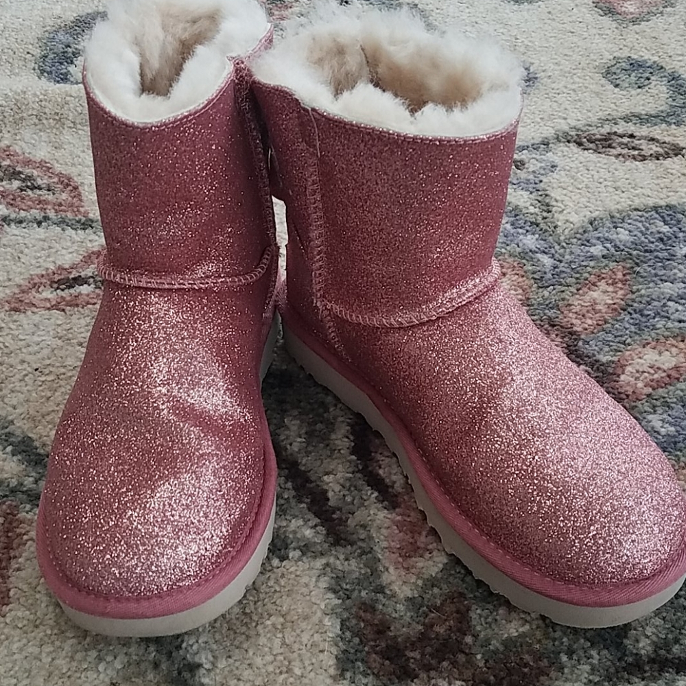 NWOT Mini Bailey Bow Glitter Ugg
